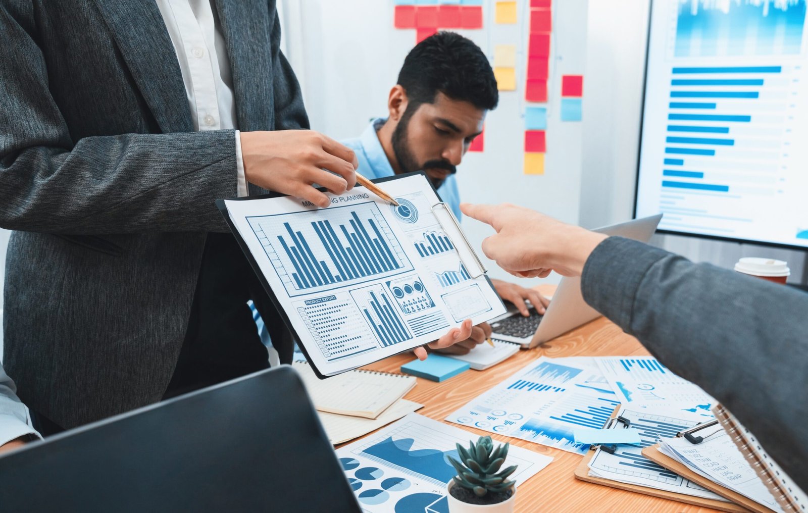 Analyst team use bi dashboard for data analysis concord